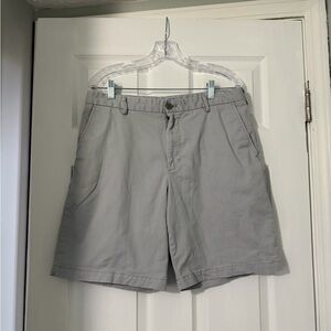 Izod Men's Light Gray Flat Front Shorts